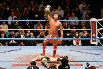 【全日本】三冠王者・宮原健斗が“大晦日”で雌雄を決する安齊勇馬を急襲！報復のシャットダウンでKO「俺に世代交代はない、大晦日でコイツを潰す」