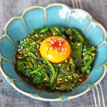 【ほうれん草が悪魔的おつまみに進化♡】ピリ辛コチュジャン和えが止まらない最強レシピ