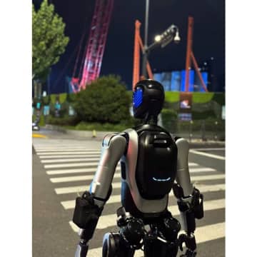 中国の人間ロボットが106キロを連続踏破！ ギネス世界記録に公式認定