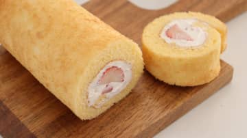 卵1つで作れる♪型なしでふわっふわ「ロールケーキ」レシピ