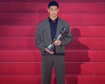 「これは文句なしだね」「そりゃそうだ」鹿島守護神のMVP選出にネット反響！「マジで誇らしい！」「おめでとう！」