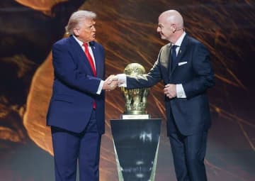FIFA会長とトランプ大統領のための抽選会、真のW杯はラウンド16から、選手たちは延々と移動を強いられ…アルゼンチンの伝説FWが巨大化・商業化する祭典に警鐘【現地発コラム】