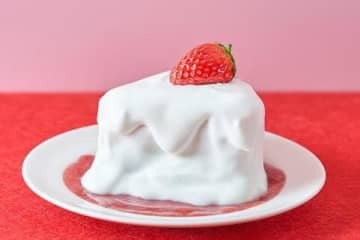 「ヨコハマストロベリーフェスティバル 2026」横浜赤レンガ倉庫で、いちごスイーツが45店舗から