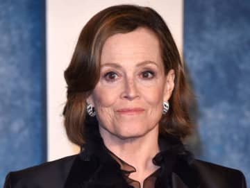 『アバター』シガニー・ウィーバー、キャメロン監督の“反AI”技術を称賛