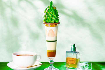 メズム東京“雪景色と北欧の森”着想パフェ、丸ごと苺のピスタチオケーキやパンナコッタの層