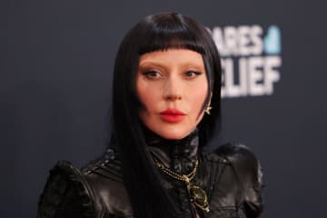 アリアナ・グランデに〝抱きついた男〟今度はレディー・ガガを狙うも締め出される