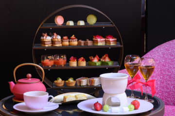 フォションホテル京都「あまおう×ショコラ」バレンタインアフタヌーンティー、苺のチョコフォンデュなど