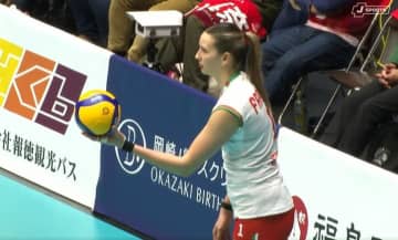 およそ2メートルの長身美女が魔球サーブ 回転が“ピタッ”と止まって落ちる驚きの軌道 見事なノータッチエース