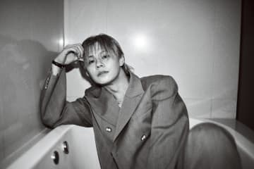 超特急 カイ、魅力が引き立つジャケットスタイルで艶っぽい表情　30歳の『いま』が詰まった写真集
