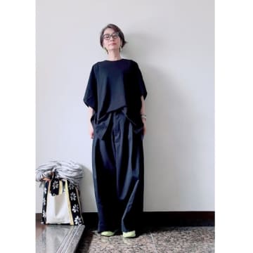 「全身黒コーデ×靴だけ白」で叶う！ 大人のおしゃれコーデ術