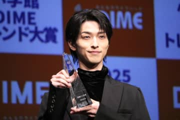 横浜流星 来年は「プロデューサー業に挑戦したい」映画『国宝』共演の吉沢亮とは「1年半以上切磋琢磨」と振り返る「話題の人物賞」受賞に笑顔 【2025 小学館DIMEトレンド大賞】