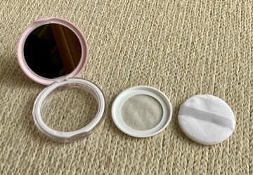 【ダイソー】飛ぶように売れてる！大人気のパウダーケースにパールピンク色が登場