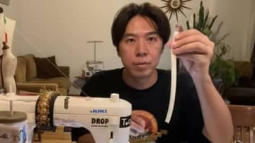 ロッチ・コカド “売り物のような”手作りスウェットパンツを披露！得意のミシンで縫ったこだわりシルエットに「メキメキ上達」「どんどん高度に」