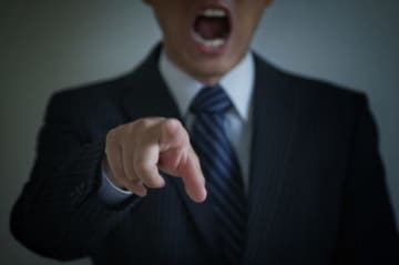 事前にカスハラ対処定めて労働者に周知　厚労省・指針案示す