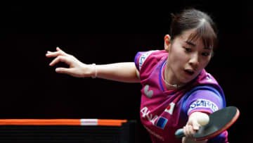 「最後まで諦めず自分を信じて」卓球・長﨑美柚が日本人対決制し1回戦突破「ステキなスマイル」勝利後笑顔に大歓声〈WTTファイナルズ香港〉