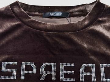 安くて可愛いなんて【Avail】最強！ 「ベロア × ラインストーン」にときめく「優秀トップス」