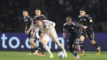 「何をすべきか分からないGKのよう」アヤックスOBがアンカー起用の板倉滉を批判