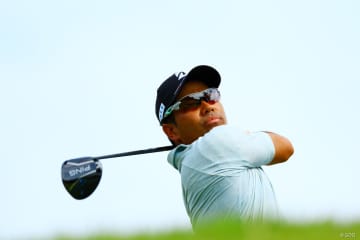 比嘉一貴が「66」で5打差9位に浮上