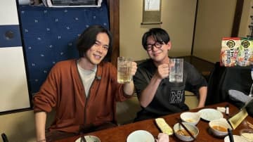 小野賢章が「優しい気持ちになった」花江夏樹とキムチ鍋＆貝だし鍋の〆まで味わい尽くす