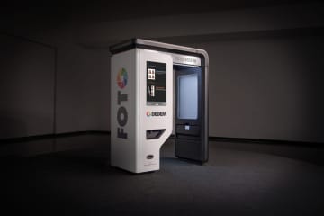 ピニンファリーナの証明写真機：大矢麻里＆アキオの毎日がファンタスティカ！イタリアの街角から＃30