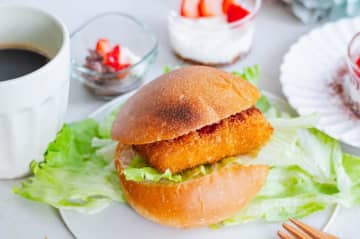 【現役板前が伝授】”冬の風物詩”『グラコロ』を自宅で再現！まさか本家超え？と”完コピレシピ”がネットで話題に「ひき肉の旨みが出てるデミうまそう」「絶対に本家より豪華」「マックよりこっちたべたいｗ」