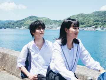 横浜流星と広瀬すずが制服姿で自転車の二人乗り　『汝、星のごとく』場面写真公開