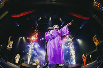 デラックスｘデラックス、新ライブ作品は地元沖縄での激アツ公演