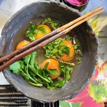 長ネギとこんがり香ばしいグリルチキンの親子丼！香り豊かなとろ〜り卵の親子丼！