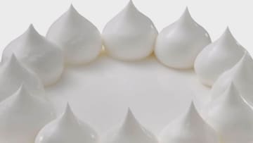 “真っ白な”ケーキも登場   イチゴ高騰でクリスマスケーキに影響   1個平均4740円に値上がり 【福岡発】