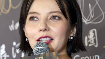 ベッキー「知り合いがインスタ始めました」元野球選手のアカウント紹介　「足速そう」とツッコミ殺到＆野球ファン沸く