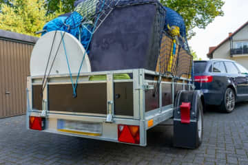 いらなくなった家具を粗大ごみに出そうとしたら、母から「無料の不用品回収に頼んだら？」と言われました…お金がかからないのは魅力ですが、本当に大丈夫でしょうか？