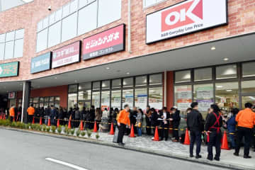 「近くにできてありがたい」激安スーパー「オーケー」神戸２店舗目開店に行列１５０人