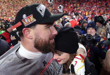 テイラー・スウィフト、米トーク番組でトラヴィス・ケルシーについて“最愛の人”と語る