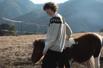 アンライクリー“夕焼け空”カラーのアヒル柄フェアアイルセーターや別珍MA-1、カバーコードで