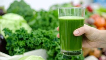 【野菜ジュースは意味ないのか】野菜不足を補う効果は？毎日飲むと肝臓に悪い？