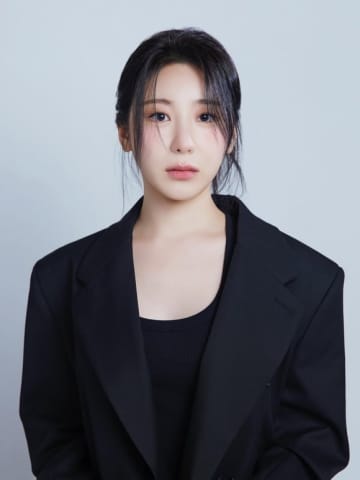 IZ*ONE出身イ・チェヨン、DODと専属契約を締結…新たなプロフィール写真が公開