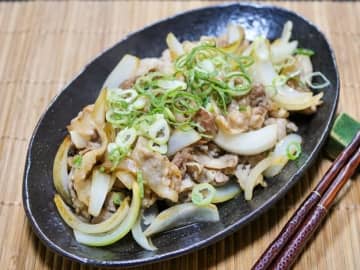 【豚の生姜焼きを作るならこれ一択！】「おかわりまだある？」味濃いめでご飯もお酒も進む！簡単おかずレシピ