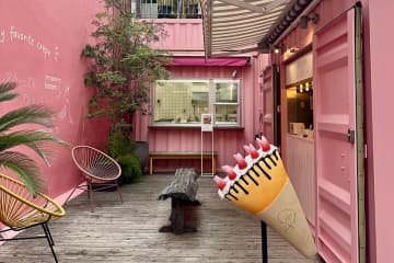 ピンクの世界にときめく！なんばに「クレープとエスプレッソと」オープン