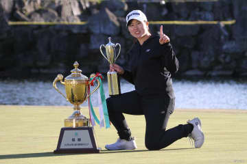 藤本愛菜が新人戦を制す 伊藤愛華は5打差2位／国内女子新人戦