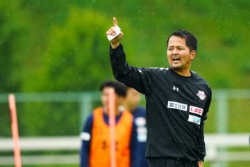 【RB大宮】宮沢悠生監督と特別シーズンも契約更新「目の前の勝点を泥臭く掴み取るため、全力で走り続け、狩り続ける姿勢を貫く」