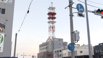 【中継】地震で一部破損の「鉄塔」12日昼前の地震による異常なし　青森・八戸市　避難指示続く中、住民「夜に来たら怖い」