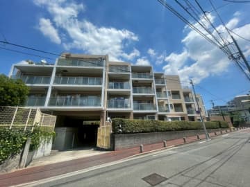 セザール千歳船橋コルティーレ 4階｜緑と住みやすさに包まれ、世田谷で叶う心地よい日常。広々としたルーフバルコニー付きの最上階角部屋3LDK