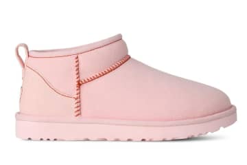 UGG“ハート刺繍”のバレンタインシューズ、パステルピンクのショートブーツ＆厚底スリッポン