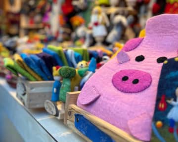 【日本と本場・ドイツのクリスマスマーケットの違いは？】文化や伝統グルメなど比較して解説！