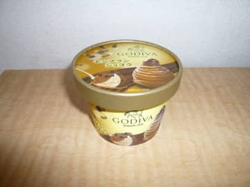 「ゴディバ」新作がファミマで限定発売！「モンブランショコラ」は2層仕立てで贅沢♪