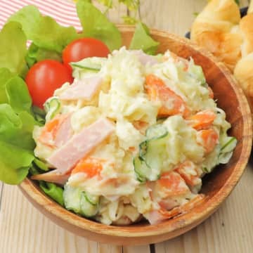 【ポテサラにスプーン1杯入れるだけ】「一瞬でお店の味」「今までのは何だったの」ポテトサラダの簡単アレンジレシピ