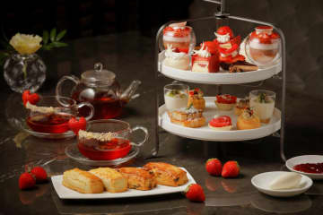 フォーシーズンズホテル京都、甘酸っぱいいちごに包まれるアフタヌーンティー