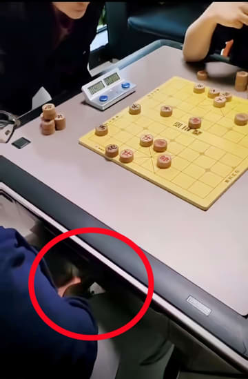 中国将棋で棋士が試合中にスマホ盗み見る不正行為、1年間の出場停止処分―陝西省