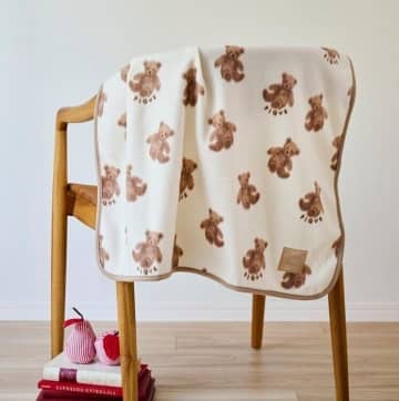 【豪華付録】GELATO PIQUE ミニフリースブランケットが1冊に1つついてくる『初めてのひよこクラブ』冬号が発売中！