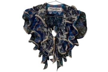 フミエ タナカ“1点物”のフリル付け襟、エキゾチックな花柄やたっぷりレース